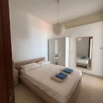 Beautiful Seaview - 3 Min Walk To Apartment Larnaca