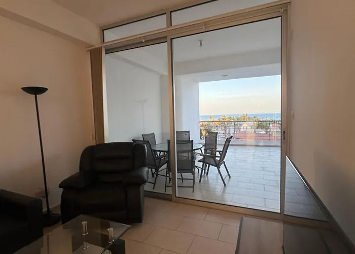 Апартаменты Beautiful Seaview - 3 Min Walk To