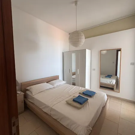 Beautiful Seaview - 3 Min Walk To Апартаменты Ларнака