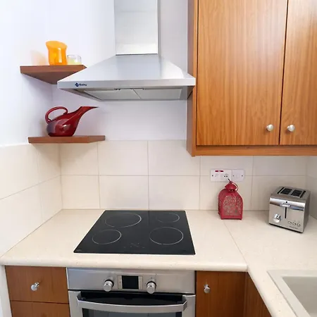 Seaview In - 2 Bdr - 2 Min Walk To