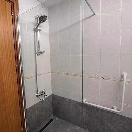 公寓 Seaview In - 2 Bdr - 2 Min Walk To 拉纳卡