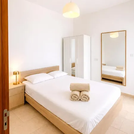 דירה Seaview In - 2 Bdr - 2 Min Walk To לרנקה