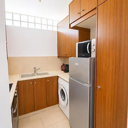 Seaview In - 2 Bdr - 2 Min Walk To לרנקה