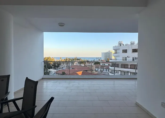 Beautiful Seaview - 3 Min Walk To Larnaka