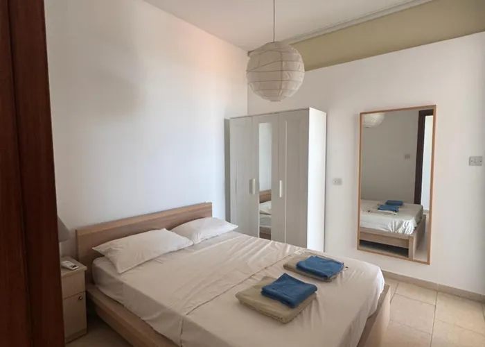 Beautiful Seaview - 3 Min Walk To Apartment Larnaka