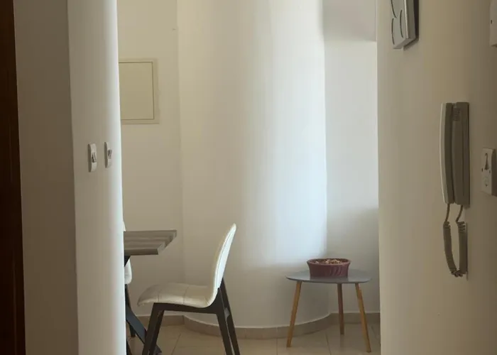 Beautiful Seaview - 3 Min Walk To * Larnaka