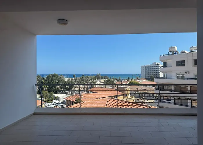 Beautiful Seaview - 3 Min Walk To Apartment Larnaka