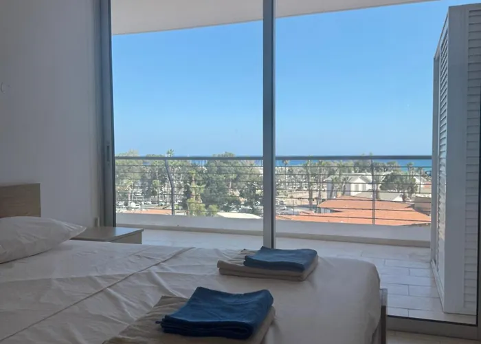 Beautiful Seaview - 3 Min Walk To