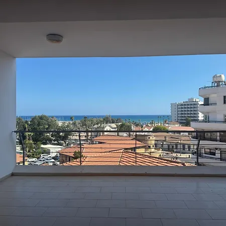 Beautiful Seaview - 3 Min Walk To Apartamento Larnaca