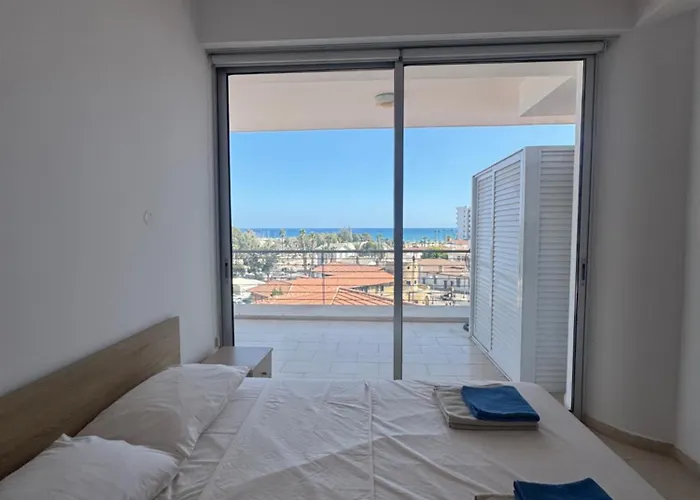 Апартаменти Beautiful Seaview - 3 Min Walk To *